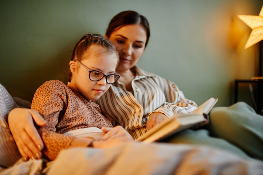 Métiers • mother and daghter reading book at night 2023 11 27 05 13 54 utc Métiers • mother and daghter reading book at night 2023 11 27 05 13 54 utc